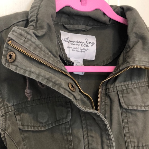 Green Vest - Picture 2 of 3